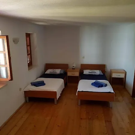 Marble Pool 3 Bedroom In 2 Adjoining Stone Buildings On A 2 Acre Private Land *