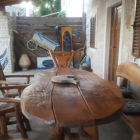 Marble Pool 3 Bedroom In 2 Adjoining Stone Buildings On A 2 Acre Private Land *