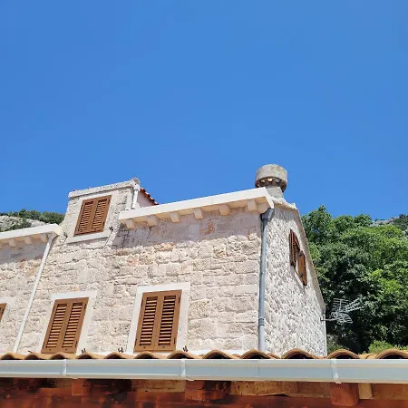 Marble Pool 3 Bedroom In 2 Adjoining Stone Buildings On A 2 Acre Private Land *