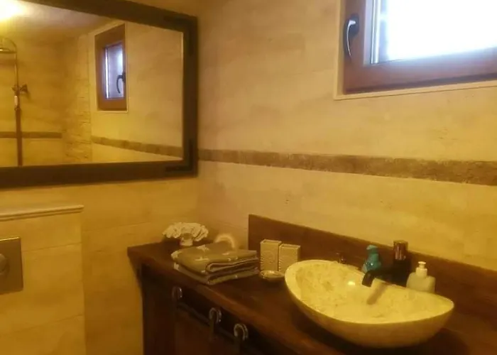 Willa Marble Pool 3 Bedroom In 2 Adjoining Stone Buildings On A 2 Acre Private Land