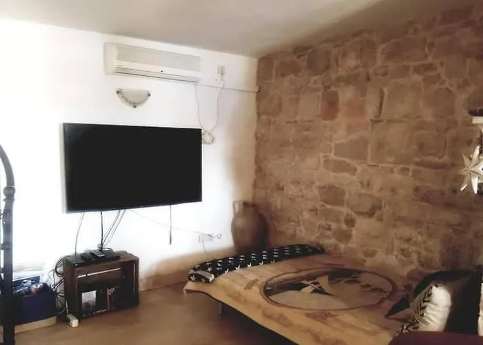 Marble Pool 3 Bedroom In 2 Adjoining Stone Buildings On A 2 Acre Private Land