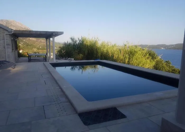 Willa Marble Pool 3 Bedroom In 2 Adjoining Stone Buildings On A 2 Acre Private Land *