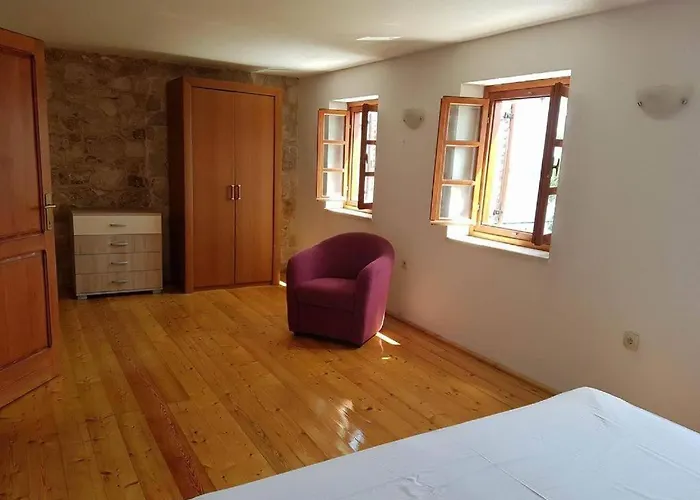 Marble Pool 3 Bedroom In 2 Adjoining Stone Buildings On A 2 Acre Private Land