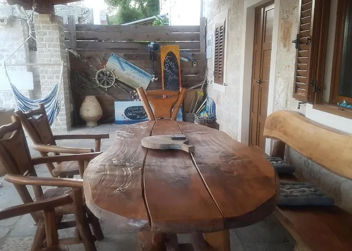 Marble Pool 3 Bedroom In 2 Adjoining Stone Buildings On A 2 Acre Private Land *