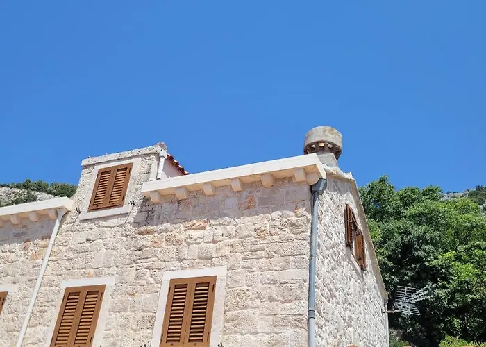 Marble Pool 3 Bedroom In 2 Adjoining Stone Buildings On A 2 Acre Private Land *