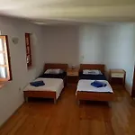 Marble Pool 3 Bedroom In 2 Adjoining Stone Buildings On A 2 Acre Private Land *
