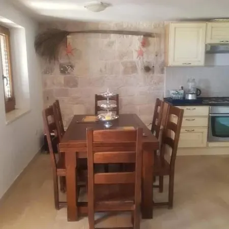 Marble Pool 3 Bedroom In 2 Adjoining Stone Buildings On A 2 Acre Private Land * Viganj