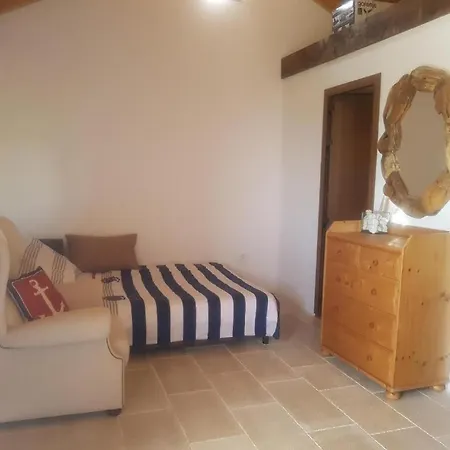 别墅 Marble Pool 3 Bedroom In 2 Adjoining Stone Buildings On A 2 Acre Private Land