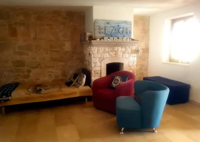 Marble Pool 3 Bedroom In 2 Adjoining Stone Buildings On A 2 Acre Private Land * 비간즈