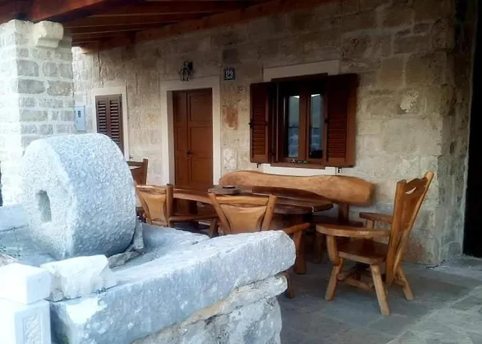 Marble Pool 3 Bedroom In 2 Adjoining Stone Buildings On A 2 Acre Private Land 비간즈