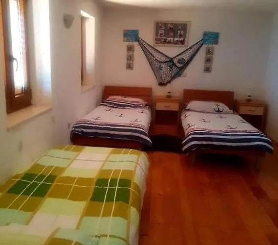 Marble Pool 3 Bedroom In 2 Adjoining Stone Buildings On A 2 Acre Private Land 别墅 *