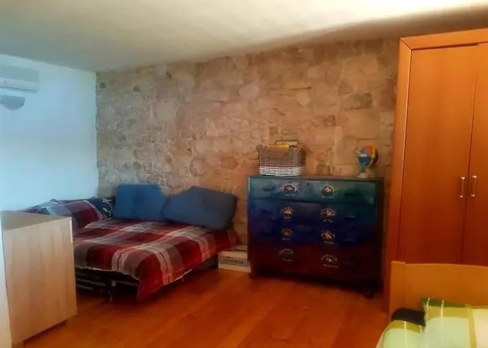 Marble Pool 3 Bedroom In 2 Adjoining Stone Buildings On A 2 Acre Private Land 빌라 *