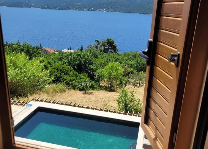 Marble Pool 3 Bedroom In 2 Adjoining Stone Buildings On A 2 Acre Private Land 别墅 *