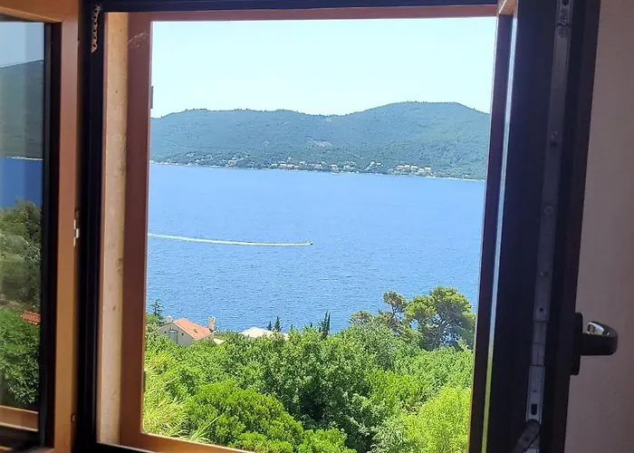 Marble Pool 3 Bedroom In 2 Adjoining Stone Buildings On A 2 Acre Private Land *