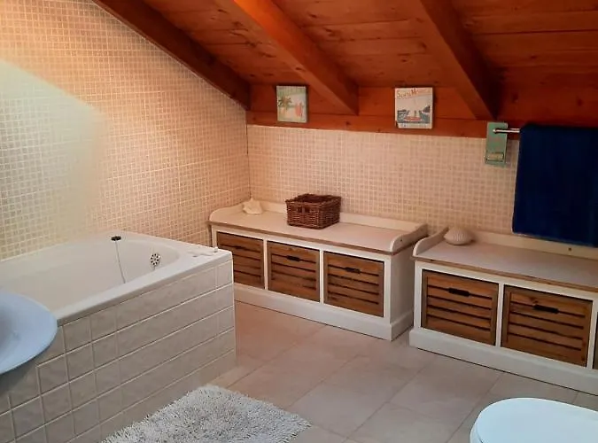 빌라 Marble Pool 3 Bedroom In 2 Adjoining Stone Buildings On A 2 Acre Private Land