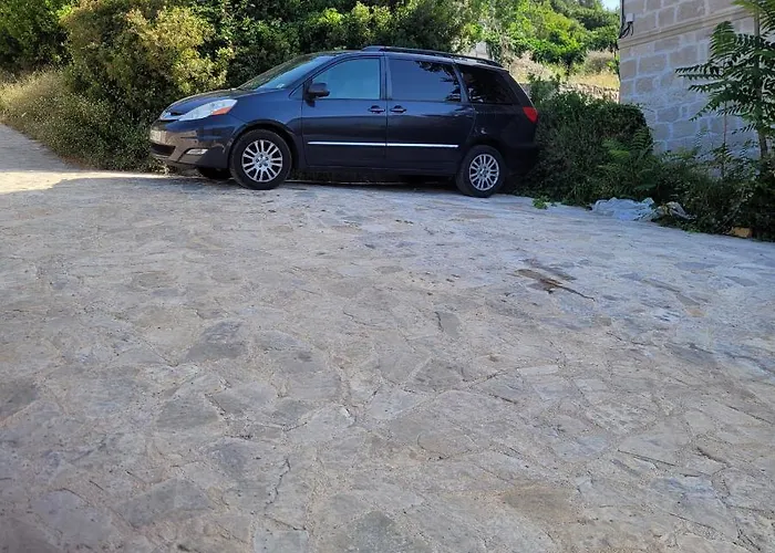 Marble Pool 3 Bedroom In 2 Adjoining Stone Buildings On A 2 Acre Private Land